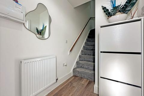 4 bedroom semi-detached house for sale, Indianapolis Gardens, WOLVERHAMPTON, WV10 6GU