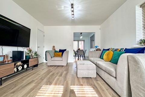 4 bedroom semi-detached house for sale, Indianapolis Gardens, WOLVERHAMPTON, WV10 6GU