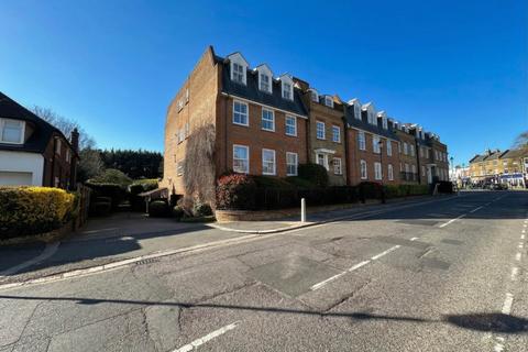 2 bedroom flat to rent, The Green, Winchmore Hill, London N21
