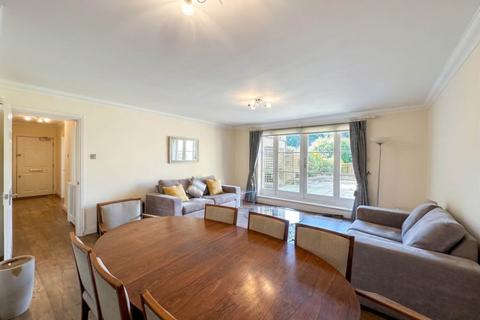 2 bedroom flat to rent, The Green, Winchmore Hill, London N21