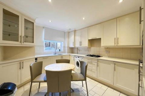 2 bedroom flat to rent, The Green, Winchmore Hill, London N21