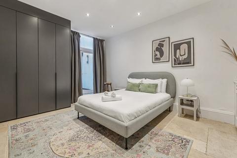 3 bedroom flat for sale, Cornwall Gardens, South Kensington, London