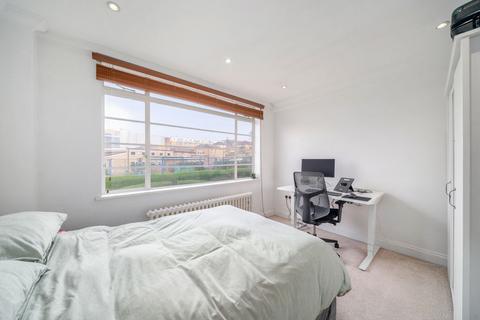 1 bedroom apartment for sale, Du Cane Court. Balham High Road, London. SW17 7JP