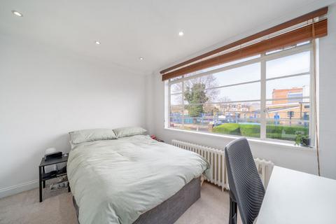 1 bedroom apartment for sale, Du Cane Court. Balham High Road, London. SW17 7JP