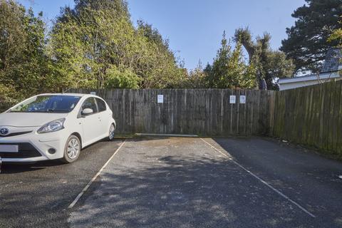 undefined, Lister Close, Exeter