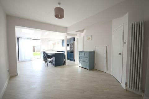 3 bedroom terraced house to rent, Garfield Avenue, Bournemouth BH1