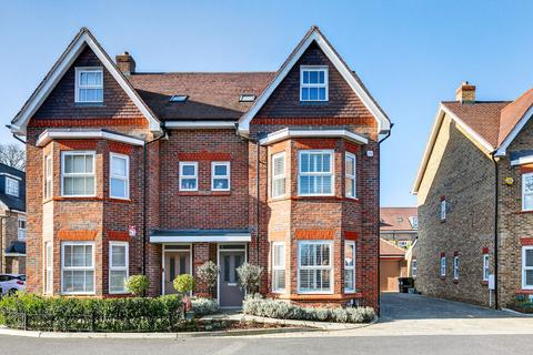 4 bedroom semi-detached house for sale, Albright Gardens, Walton-On-Thames