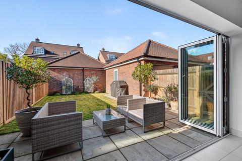 4 bedroom semi-detached house for sale, Albright Gardens, Walton-On-Thames