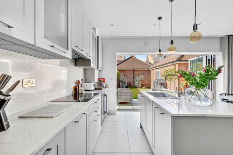 4 bedroom semi-detached house for sale, Albright Gardens, Walton-On-Thames