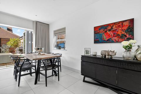 4 bedroom semi-detached house for sale, Albright Gardens, Walton-On-Thames