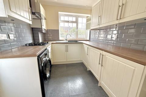 2 bedroom semi-detached house for sale, Birdsfoot Lane, Luton
