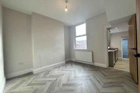 3 bedroom semi-detached house to rent, Palmerston Road, Southport PR9