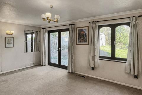 4 bedroom detached house for sale, Sunnybank, Widmer End - No Onward Chain