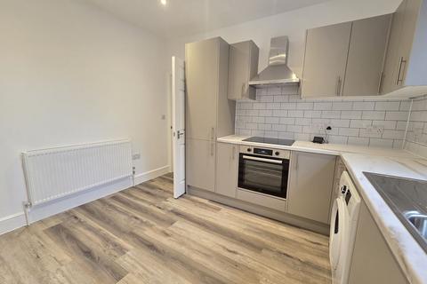 2 bedroom flat to rent, Larcom St, London