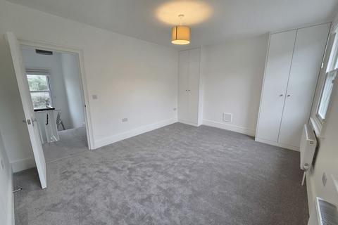 2 bedroom flat to rent, Larcom St, London
