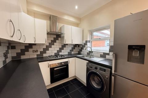3 bedroom house to rent, Penshurst Road, London
