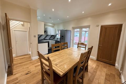 3 bedroom house to rent, Penshurst Road, London
