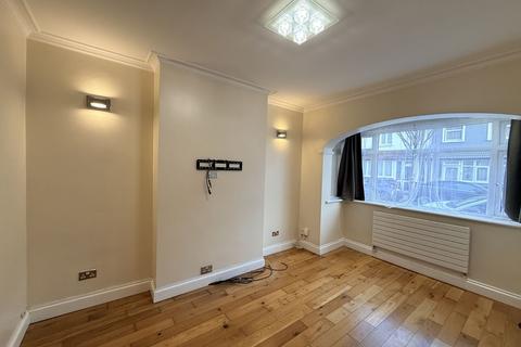 3 bedroom house to rent, Penshurst Road, London