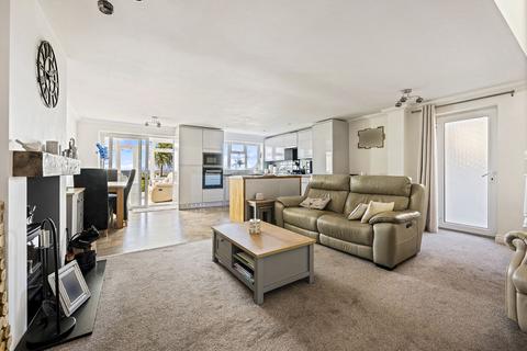 3 bedroom chalet for sale, Kinson Avenue, Poole BH15