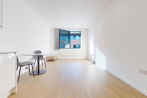 Studio to rent, Riverbank Way