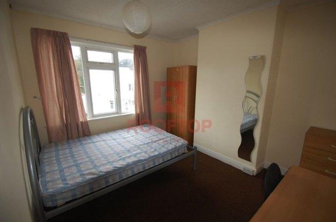 Estcourt-terrace-ls6-3ey-1057944