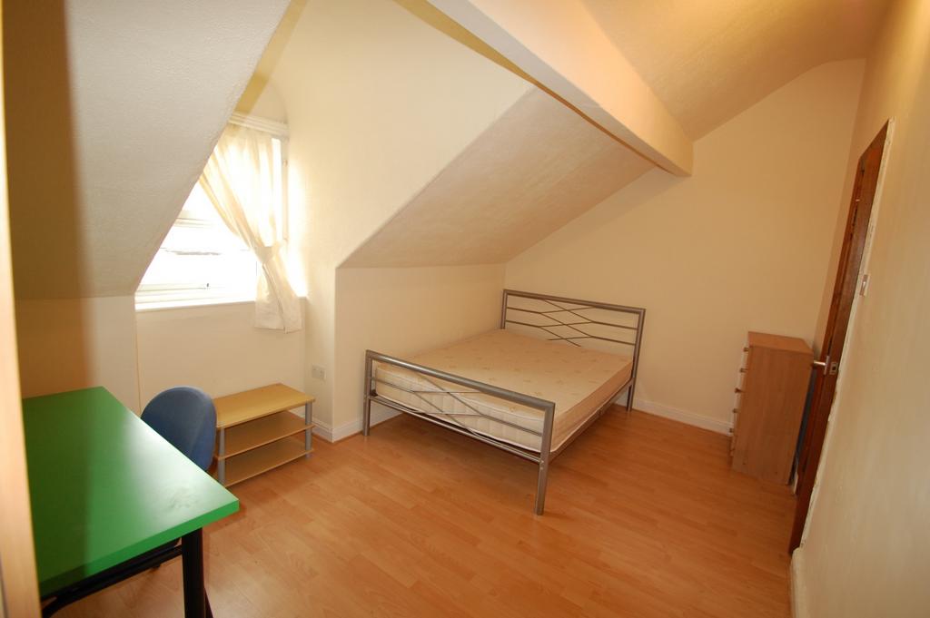 Richmond-avenue-ls6-1bz-1058406