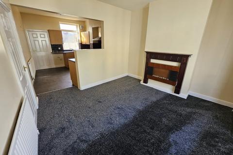 3 bedroom end of terrace house to rent, Vernon Road, Oldbury B68