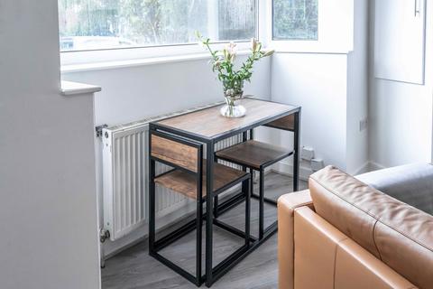 2 bedroom house share to rent, Beechwood Crescent