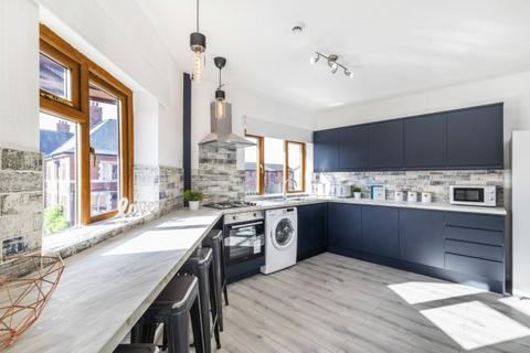 undefined, Queens Road