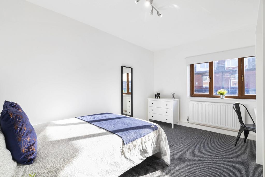 Queens-road-ls6-1hy-1058606