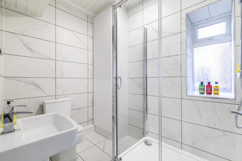 Queens-road-ls6-1hy-1058607