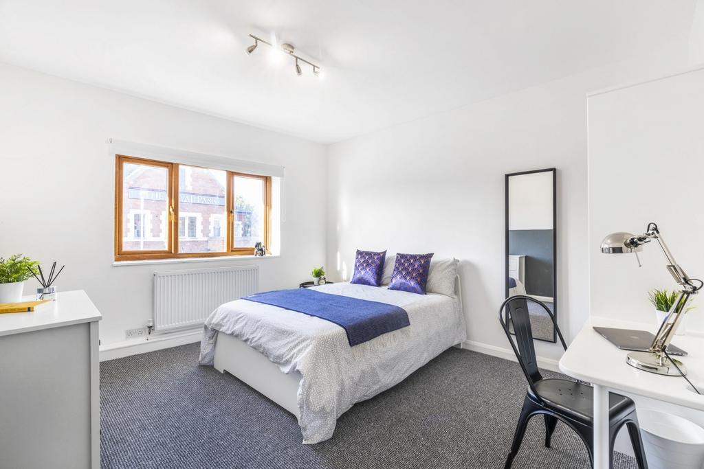 Queens-road-ls6-1hy-1058609