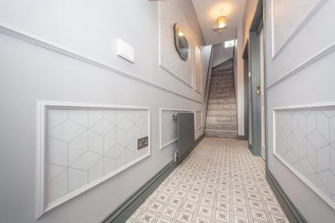 undefined, Kendal Lane