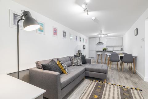 2 bedroom house share to rent, Knowle Mount
