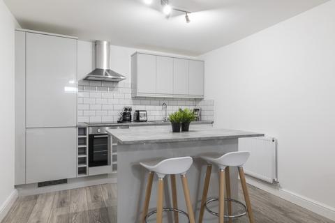 2 bedroom house share to rent, Knowle Mount