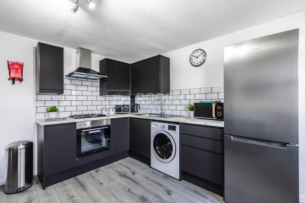 Queens-road-ls6-1hy-1059075