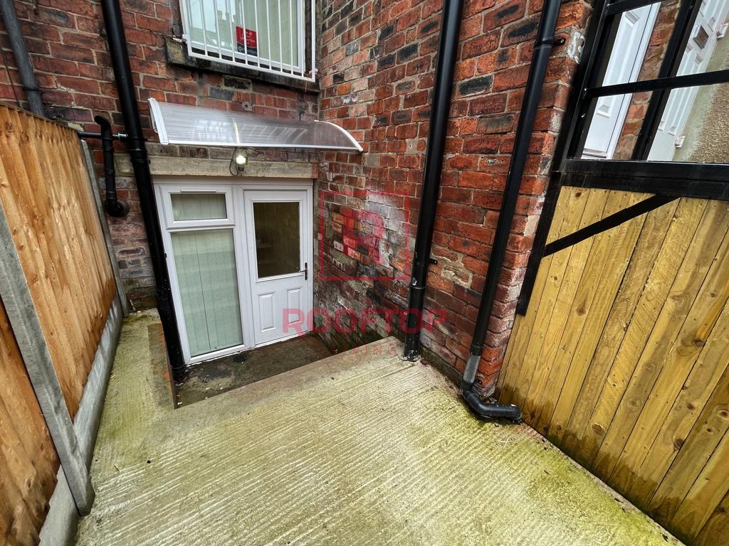 Back-brudenell-grove-ls6-1fs-1059261