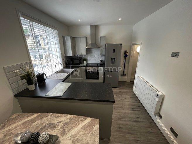 Otley-road-ls6-4ba-1059325