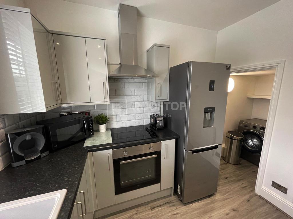 Otley-road-ls6-4ba-1059331