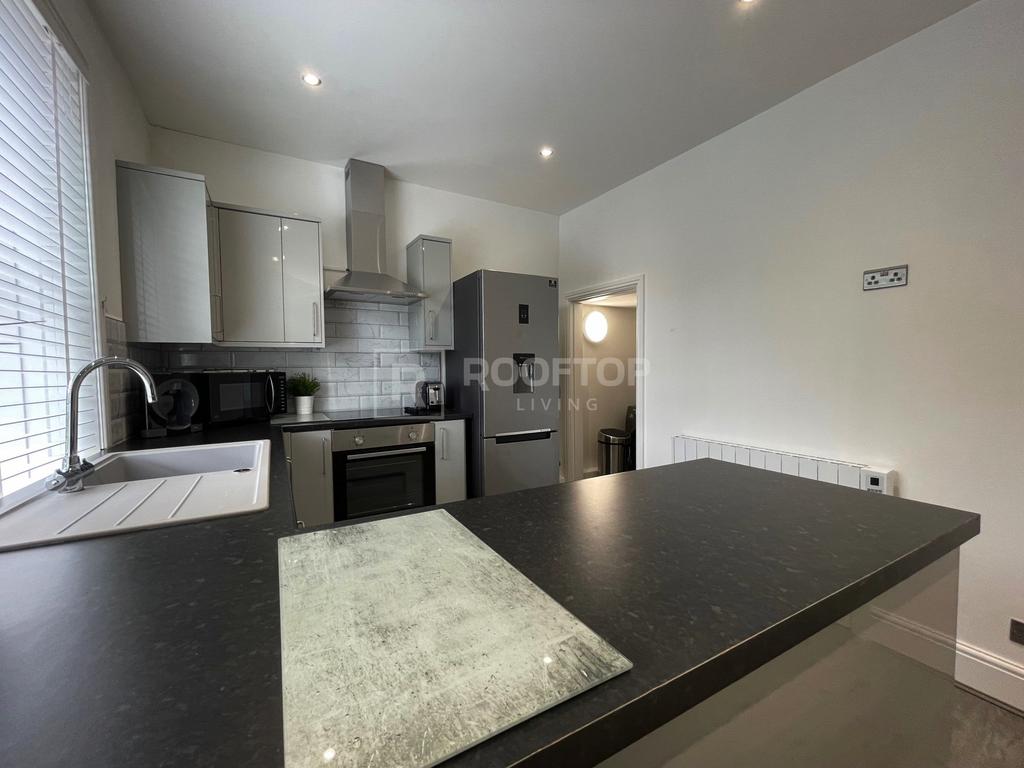 Otley-road-ls6-4ba-1059356