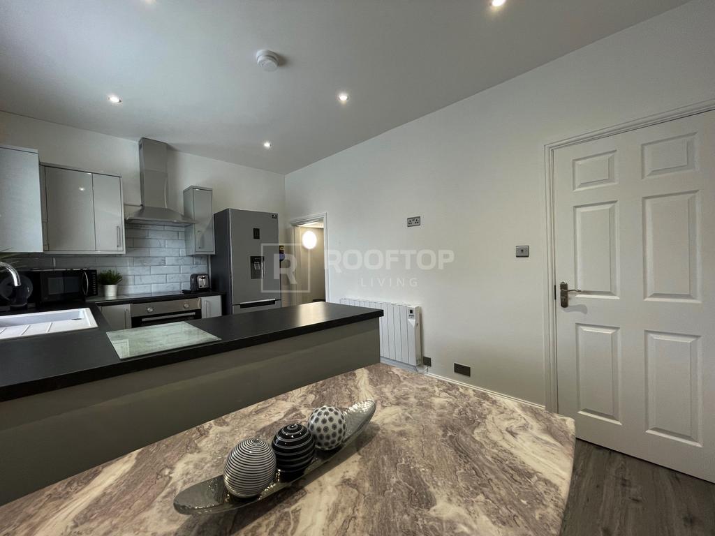 Otley-road-ls6-4ba-1059351