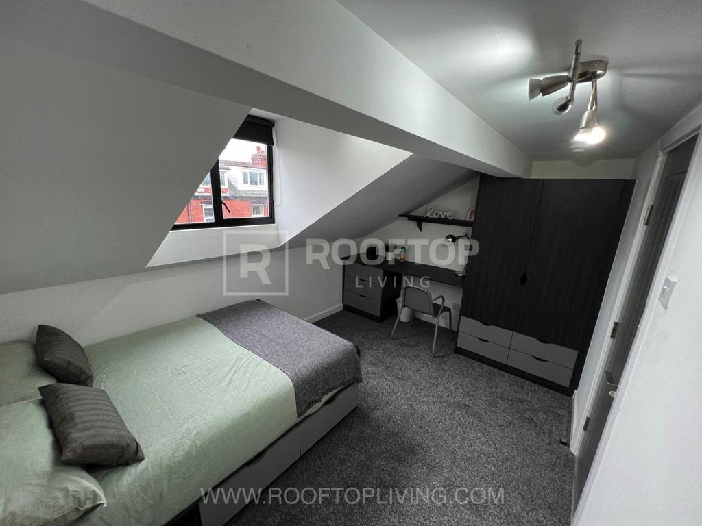 Queens-road-ls6-1hy-1059732