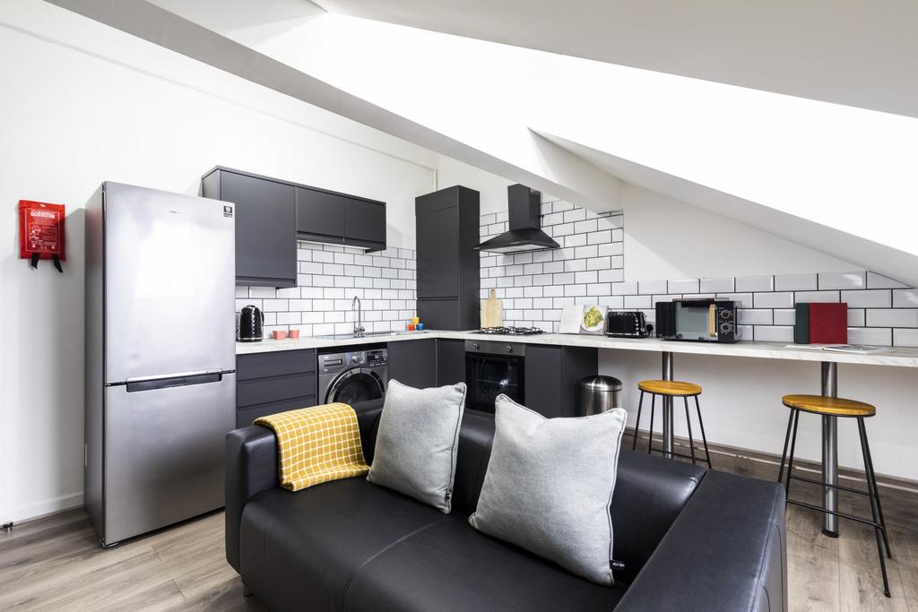 Queens-road-ls6-1hy-1059775