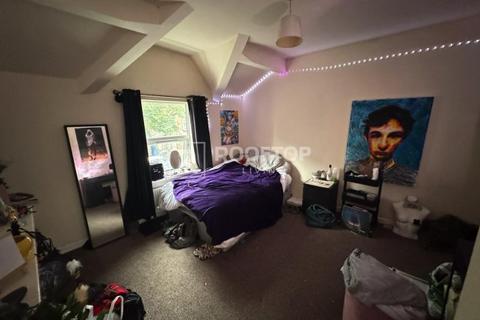2 bedroom house share to rent, Moorland Avenue