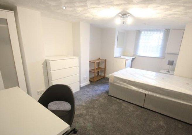 Manor-drive-ls6-1de-1060042