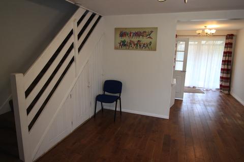 2 bedroom semi-detached house to rent, Sutton Lane, Slough SL3