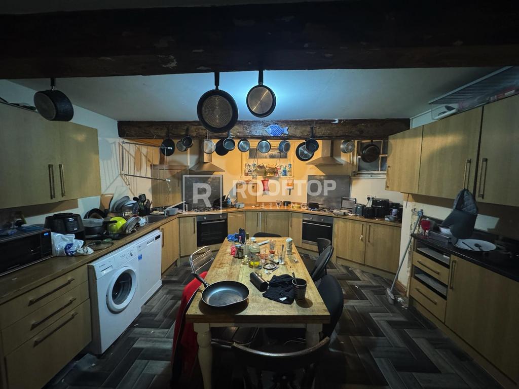 Regent-park-avenue-ls6-2au-1060465