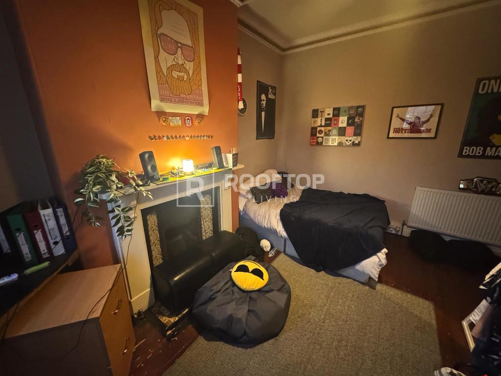 Regent-park-avenue-ls6-2au-1060477