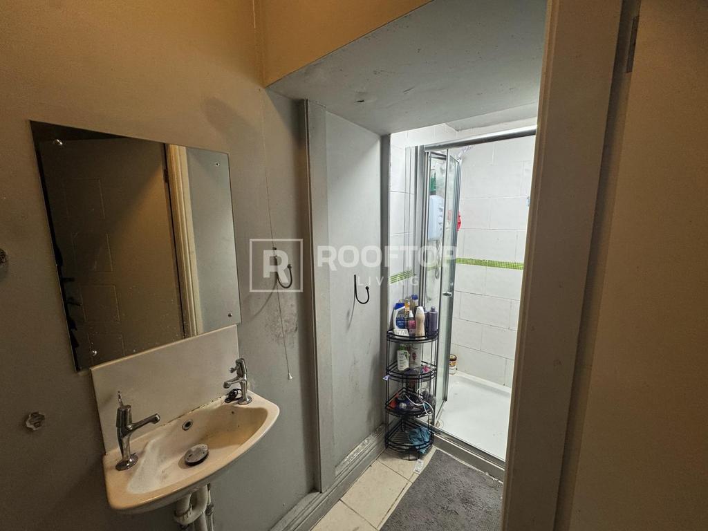 Regent-park-avenue-ls6-2au-1060484