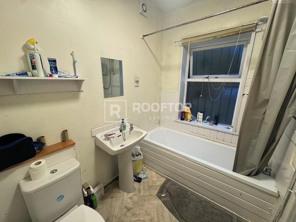 Regent-park-avenue-ls6-2au-1060468